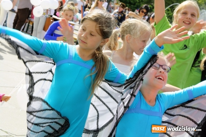 Zdjęcie w galerii na portalu naszwodzislaw.com: 47. Dni Wodzisławia Śląskiego rozpoczęte. Do oficjalnego otwarcia wydarzenia użyto... 50 metrowego zamku błyskawicznego wiadomości z regionu