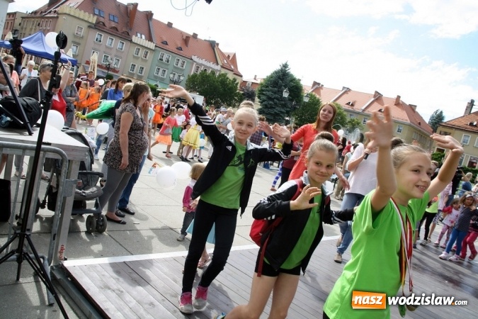 Zdjęcie w galerii na portalu naszwodzislaw.com: 47. Dni Wodzisławia Śląskiego rozpoczęte. Do oficjalnego otwarcia wydarzenia użyto... 50 metrowego zamku błyskawicznego wiadomości z regionu