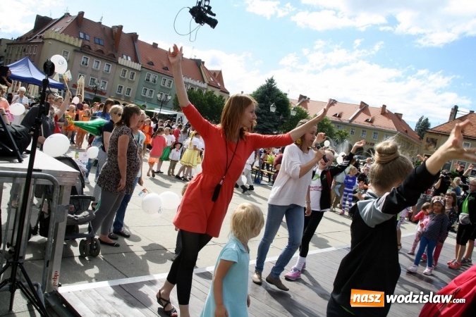 Zdjęcie w galerii na portalu naszwodzislaw.com: 47. Dni Wodzisławia Śląskiego rozpoczęte. Do oficjalnego otwarcia wydarzenia użyto... 50 metrowego zamku błyskawicznego wiadomości z regionu