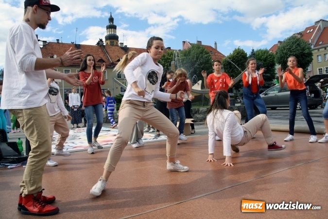 Zdjęcie w galerii na portalu naszwodzislaw.com: 47. Dni Wodzisławia Śląskiego rozpoczęte. Do oficjalnego otwarcia wydarzenia użyto... 50 metrowego zamku błyskawicznego wiadomości z regionu