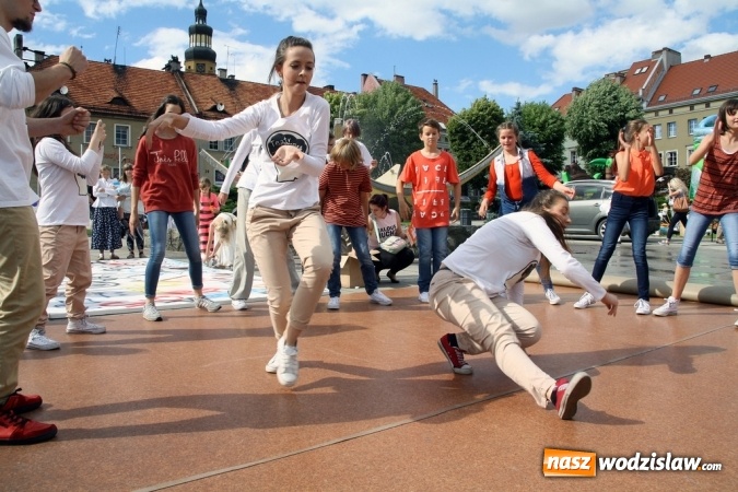 Zdjęcie w galerii na portalu naszwodzislaw.com: 47. Dni Wodzisławia Śląskiego rozpoczęte. Do oficjalnego otwarcia wydarzenia użyto... 50 metrowego zamku błyskawicznego wiadomości z regionu