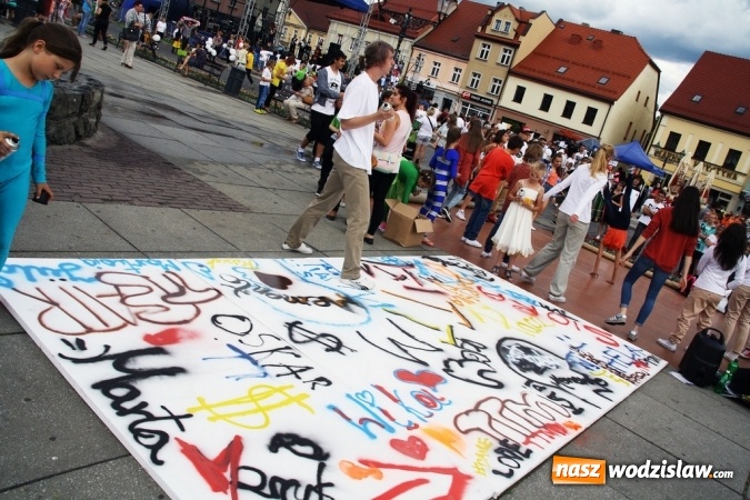 Zdjęcie w galerii na portalu naszwodzislaw.com: 47. Dni Wodzisławia Śląskiego rozpoczęte. Do oficjalnego otwarcia wydarzenia użyto... 50 metrowego zamku błyskawicznego wiadomości z regionu