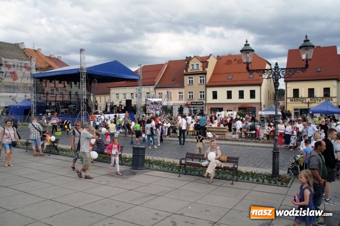 Zdjęcie w galerii na portalu naszwodzislaw.com: 47. Dni Wodzisławia Śląskiego rozpoczęte. Do oficjalnego otwarcia wydarzenia użyto... 50 metrowego zamku błyskawicznego wiadomości z regionu