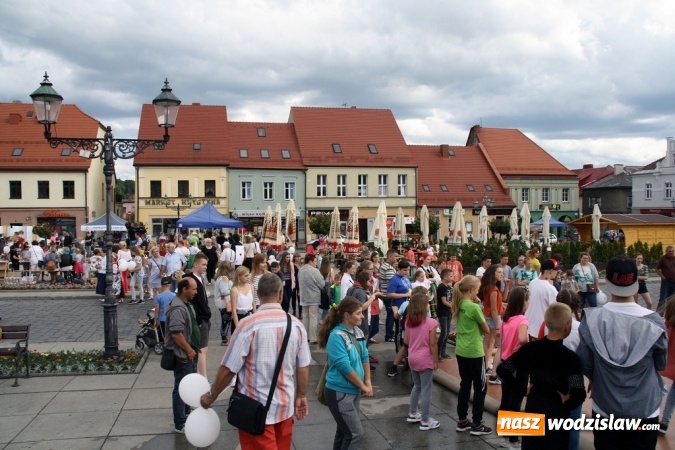 Zdjęcie w galerii na portalu naszwodzislaw.com: 47. Dni Wodzisławia Śląskiego rozpoczęte. Do oficjalnego otwarcia wydarzenia użyto... 50 metrowego zamku błyskawicznego wiadomości z regionu