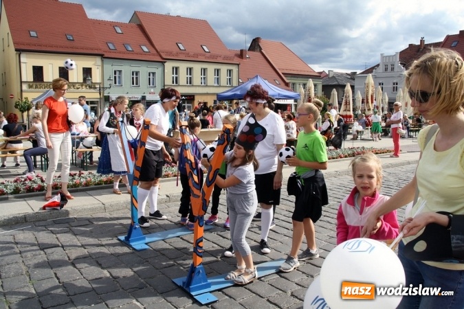 Zdjęcie w galerii na portalu naszwodzislaw.com: 47. Dni Wodzisławia Śląskiego rozpoczęte. Do oficjalnego otwarcia wydarzenia użyto... 50 metrowego zamku błyskawicznego wiadomości z regionu