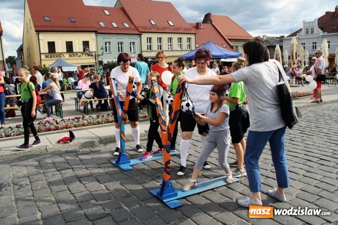 Zdjęcie w galerii na portalu naszwodzislaw.com: 47. Dni Wodzisławia Śląskiego rozpoczęte. Do oficjalnego otwarcia wydarzenia użyto... 50 metrowego zamku błyskawicznego wiadomości z regionu