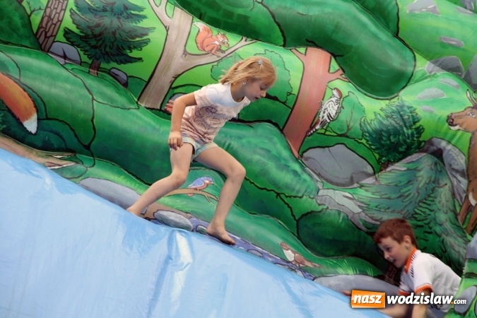 Zdjęcie w galerii na portalu naszwodzislaw.com: 47. Dni Wodzisławia Śląskiego rozpoczęte. Do oficjalnego otwarcia wydarzenia użyto... 50 metrowego zamku błyskawicznego wiadomości z regionu