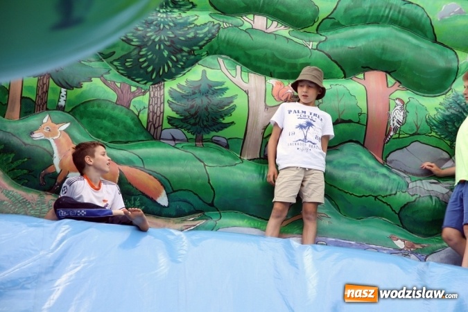 Zdjęcie w galerii na portalu naszwodzislaw.com: 47. Dni Wodzisławia Śląskiego rozpoczęte. Do oficjalnego otwarcia wydarzenia użyto... 50 metrowego zamku błyskawicznego wiadomości z regionu