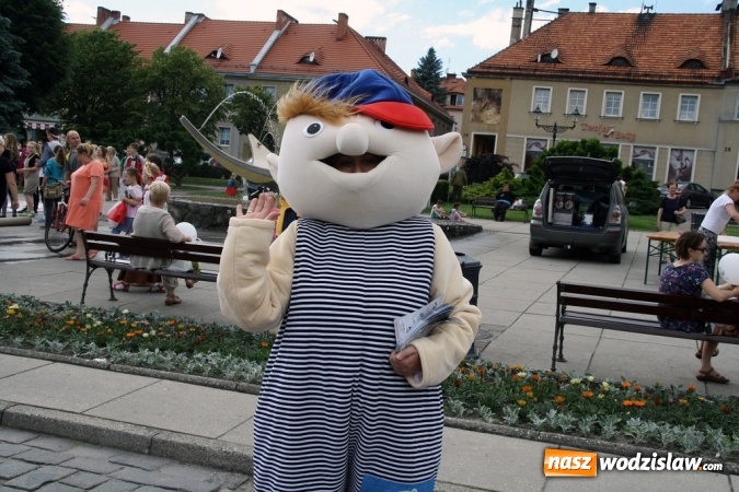 Zdjęcie w galerii na portalu naszwodzislaw.com: 47. Dni Wodzisławia Śląskiego rozpoczęte. Do oficjalnego otwarcia wydarzenia użyto... 50 metrowego zamku błyskawicznego wiadomości z regionu