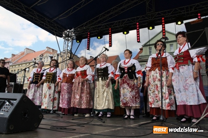 Zdjęcie w galerii na portalu naszwodzislaw.com: 47. Dni Wodzisławia Śląskiego rozpoczęte. Do oficjalnego otwarcia wydarzenia użyto... 50 metrowego zamku błyskawicznego wiadomości z regionu