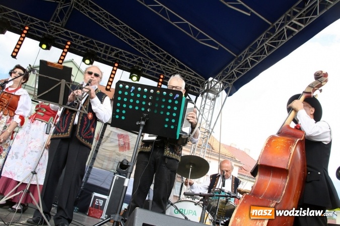 Zdjęcie w galerii na portalu naszwodzislaw.com: 47. Dni Wodzisławia Śląskiego rozpoczęte. Do oficjalnego otwarcia wydarzenia użyto... 50 metrowego zamku błyskawicznego wiadomości z regionu