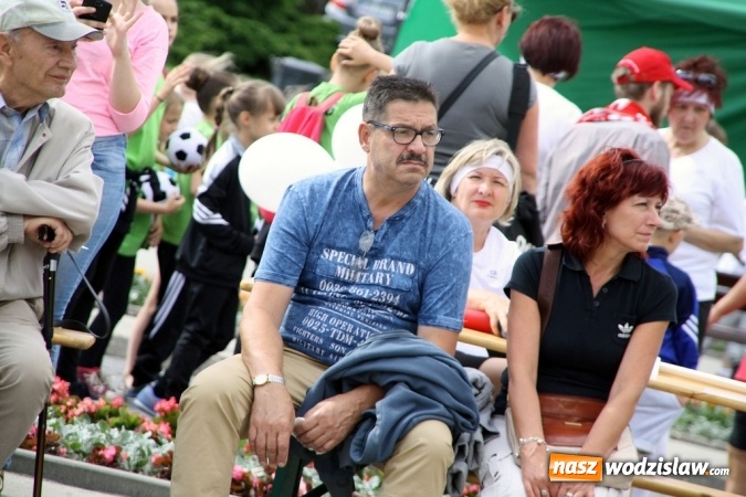 Zdjęcie w galerii na portalu naszwodzislaw.com: 47. Dni Wodzisławia Śląskiego rozpoczęte. Do oficjalnego otwarcia wydarzenia użyto... 50 metrowego zamku błyskawicznego wiadomości z regionu