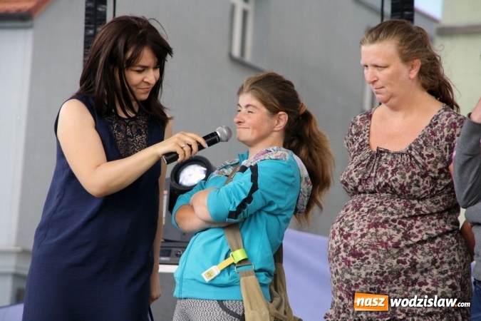 Zdjęcie w galerii na portalu naszwodzislaw.com: 47. Dni Wodzisławia Śląskiego rozpoczęte. Do oficjalnego otwarcia wydarzenia użyto... 50 metrowego zamku błyskawicznego wiadomości z regionu