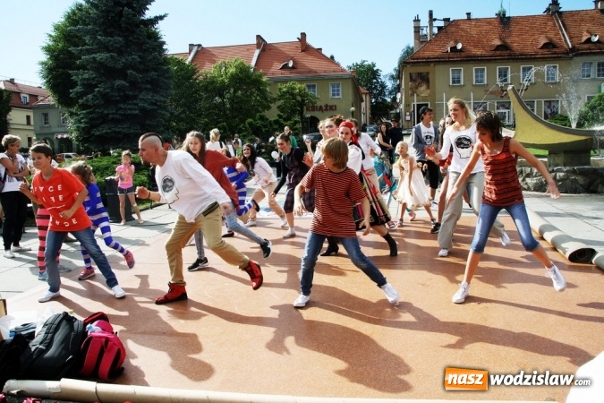 Zdjęcie w galerii na portalu naszwodzislaw.com: 47. Dni Wodzisławia Śląskiego rozpoczęte. Do oficjalnego otwarcia wydarzenia użyto... 50 metrowego zamku błyskawicznego wiadomości z regionu