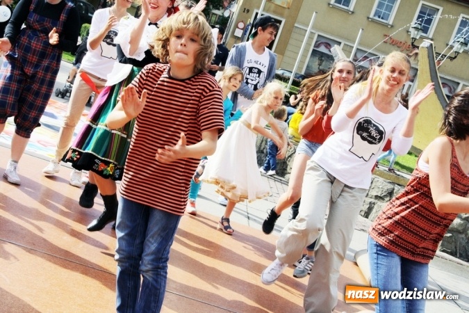 Zdjęcie w galerii na portalu naszwodzislaw.com: 47. Dni Wodzisławia Śląskiego rozpoczęte. Do oficjalnego otwarcia wydarzenia użyto... 50 metrowego zamku błyskawicznego wiadomości z regionu