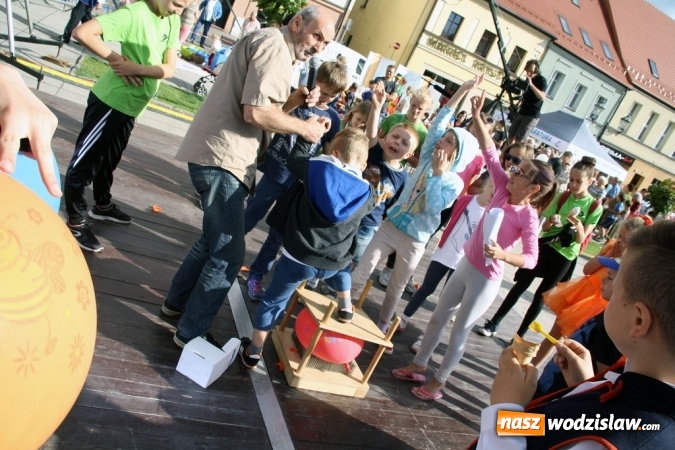 Zdjęcie w galerii na portalu naszwodzislaw.com: 47. Dni Wodzisławia Śląskiego rozpoczęte. Do oficjalnego otwarcia wydarzenia użyto... 50 metrowego zamku błyskawicznego wiadomości z regionu