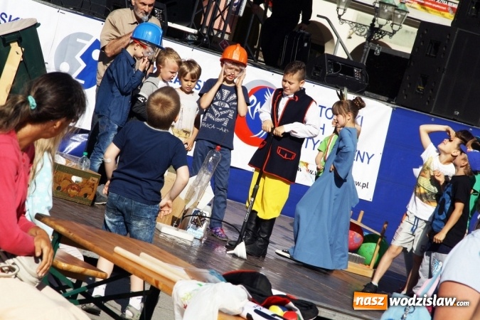 Zdjęcie w galerii na portalu naszwodzislaw.com: 47. Dni Wodzisławia Śląskiego rozpoczęte. Do oficjalnego otwarcia wydarzenia użyto... 50 metrowego zamku błyskawicznego wiadomości z regionu