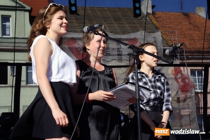 Zdjęcie w galerii na portalu naszwodzislaw.com: 47. Dni Wodzisławia Śląskiego rozpoczęte. Do oficjalnego otwarcia wydarzenia użyto... 50 metrowego zamku błyskawicznego wiadomości z regionu