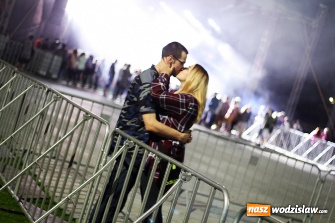 Zdjęcie w galerii na portalu naszwodzislaw.com: DJ Adamus rozgrzał wodzisławian  wiadomości z regionu