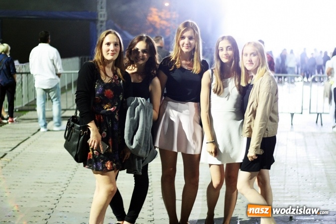 Zdjęcie w galerii na portalu naszwodzislaw.com: DJ Adamus rozgrzał wodzisławian  wiadomości z regionu