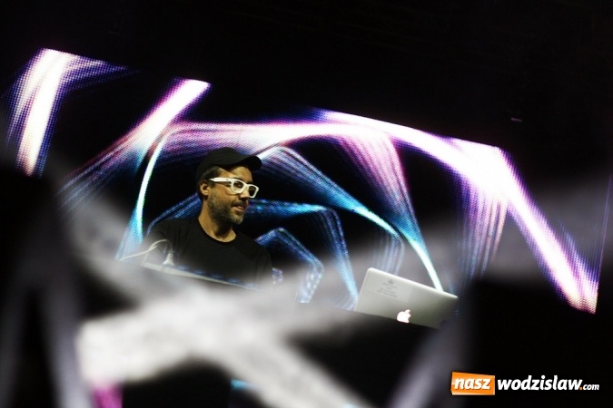 Zdjęcie w galerii na portalu naszwodzislaw.com: DJ Adamus rozgrzał wodzisławian  wiadomości z regionu