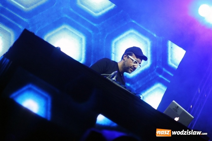 Zdjęcie w galerii na portalu naszwodzislaw.com: DJ Adamus rozgrzał wodzisławian  wiadomości z regionu