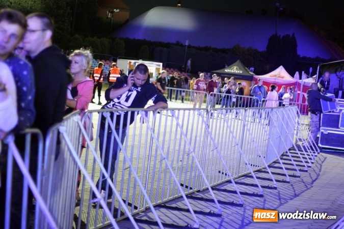 Zdjęcie w galerii na portalu naszwodzislaw.com: DJ Adamus rozgrzał wodzisławian  wiadomości z regionu