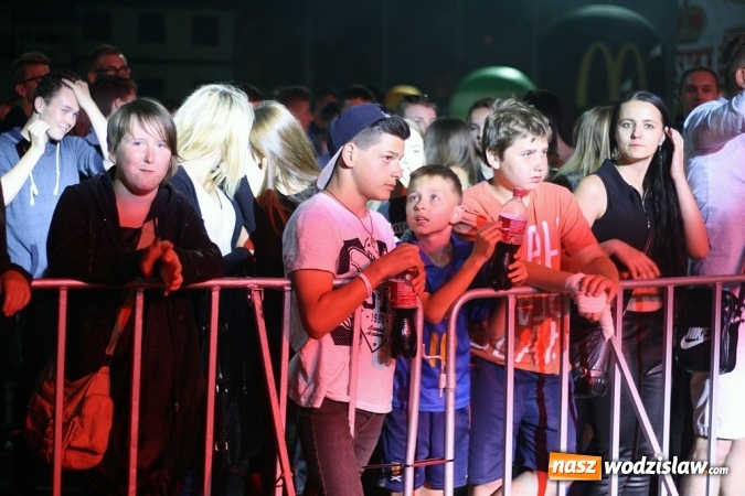 Zdjęcie w galerii na portalu naszwodzislaw.com: DJ Adamus rozgrzał wodzisławian  wiadomości z regionu