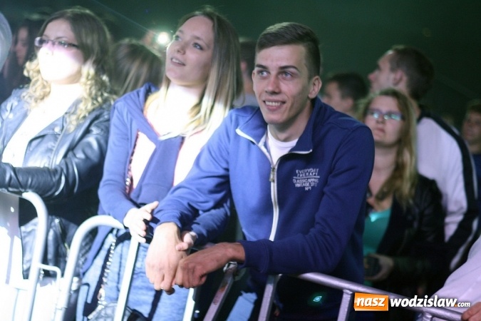 Zdjęcie w galerii na portalu naszwodzislaw.com: DJ Adamus rozgrzał wodzisławian  wiadomości z regionu
