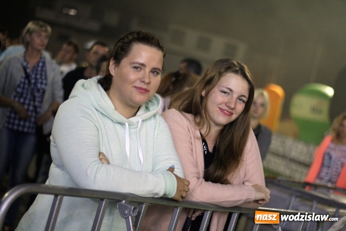 Zdjęcie w galerii na portalu naszwodzislaw.com: DJ Adamus rozgrzał wodzisławian  wiadomości z regionu