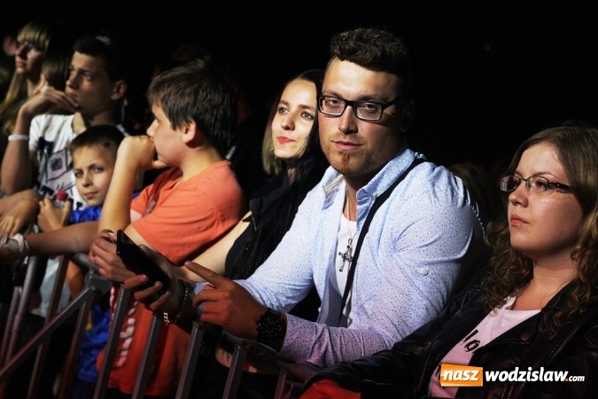 Zdjęcie w galerii na portalu naszwodzislaw.com: DJ Adamus rozgrzał wodzisławian  wiadomości z regionu