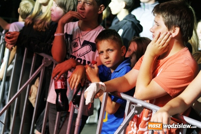 Zdjęcie w galerii na portalu naszwodzislaw.com: DJ Adamus rozgrzał wodzisławian  wiadomości z regionu