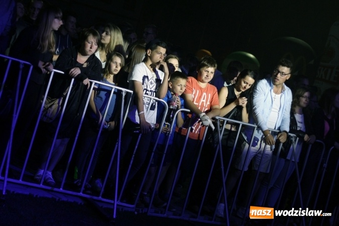 Zdjęcie w galerii na portalu naszwodzislaw.com: DJ Adamus rozgrzał wodzisławian  wiadomości z regionu