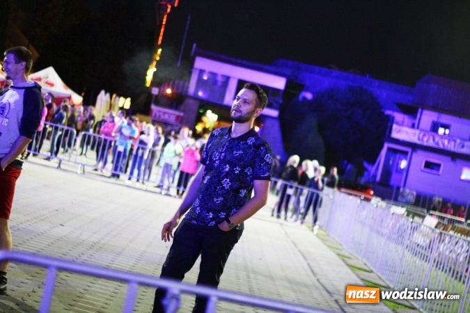 Zdjęcie w galerii na portalu naszwodzislaw.com: DJ Adamus rozgrzał wodzisławian  wiadomości z regionu