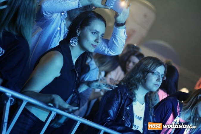 Zdjęcie w galerii na portalu naszwodzislaw.com: DJ Adamus rozgrzał wodzisławian  wiadomości z regionu