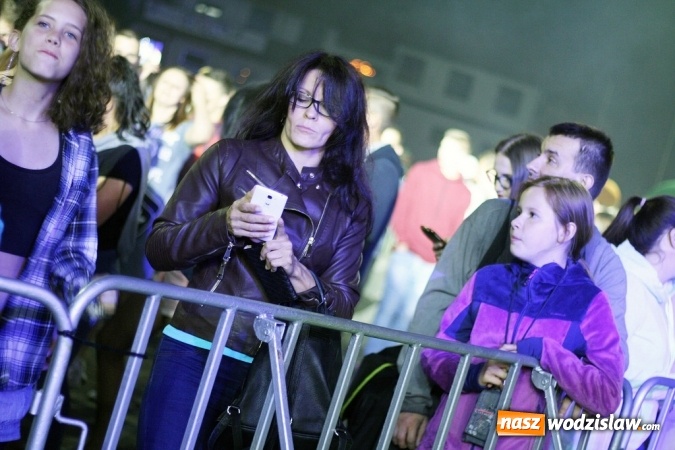 Zdjęcie w galerii na portalu naszwodzislaw.com: DJ Adamus rozgrzał wodzisławian  wiadomości z regionu