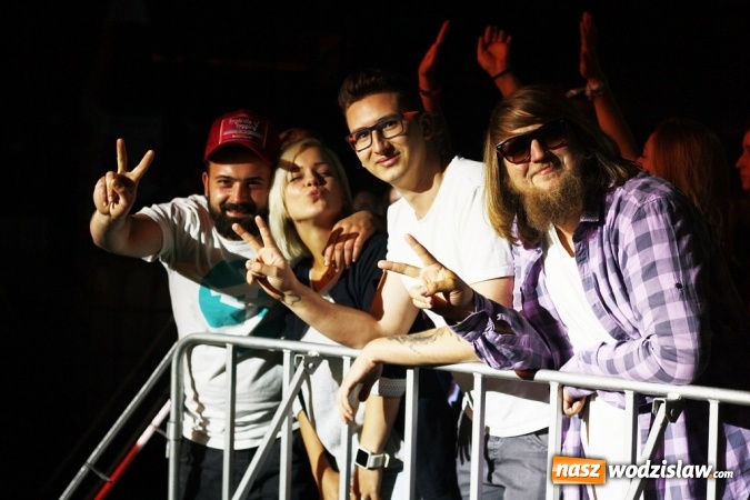 Zdjęcie w galerii na portalu naszwodzislaw.com: DJ Adamus rozgrzał wodzisławian  wiadomości z regionu