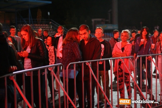 Zdjęcie w galerii na portalu naszwodzislaw.com: DJ Adamus rozgrzał wodzisławian  wiadomości z regionu