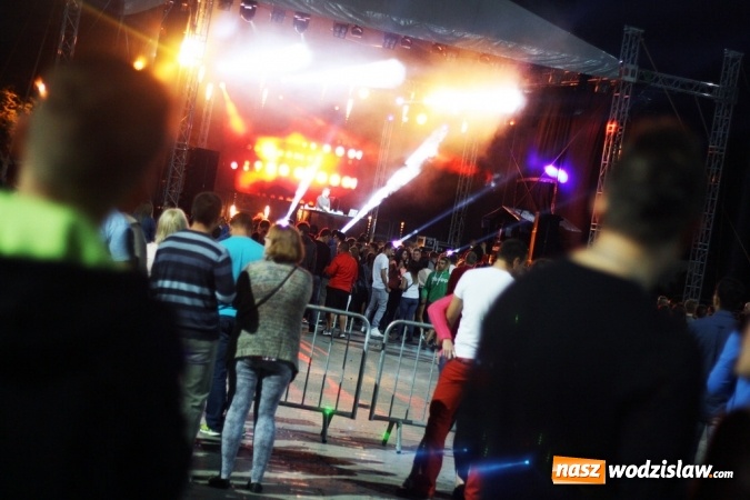 Zdjęcie w galerii na portalu naszwodzislaw.com: DJ Adamus rozgrzał wodzisławian  wiadomości z regionu