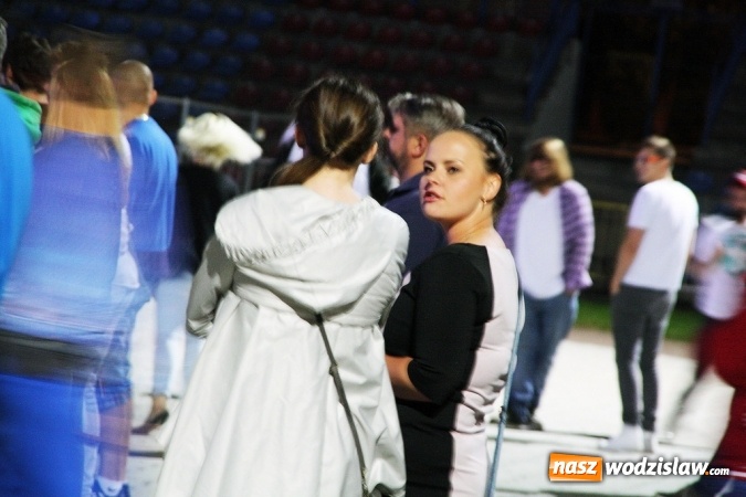 Zdjęcie w galerii na portalu naszwodzislaw.com: DJ Adamus rozgrzał wodzisławian  wiadomości z regionu