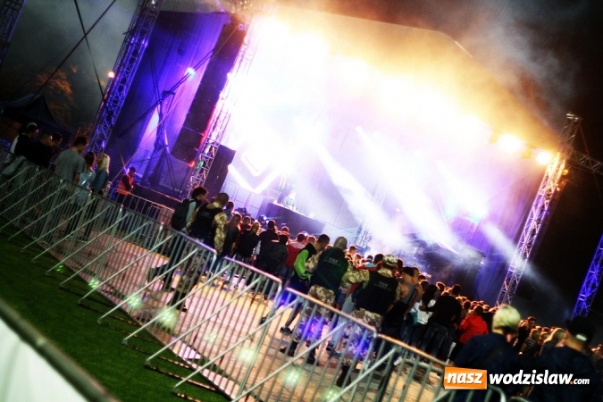 Zdjęcie w galerii na portalu naszwodzislaw.com: DJ Adamus rozgrzał wodzisławian  wiadomości z regionu