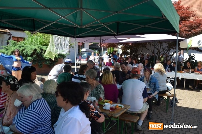 Zdjęcie w galerii na portalu naszwodzislaw.com: Mieszkańcy gorzyckiego DPS wspólnie z konsulami przywitali lato wiadomości z regionu