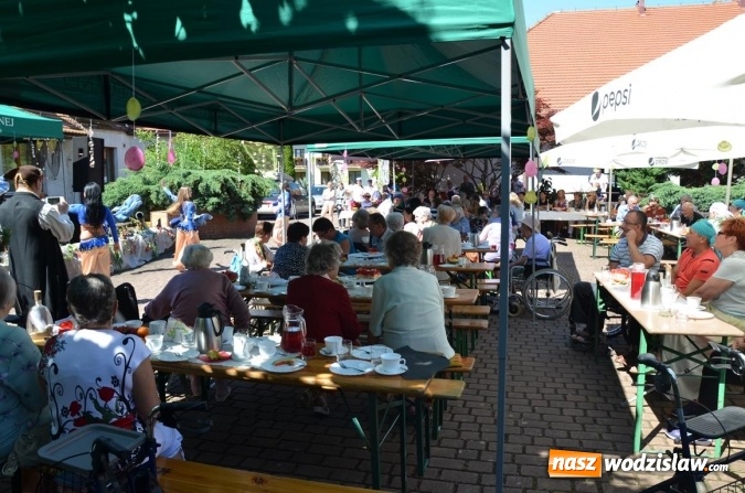 Zdjęcie w galerii na portalu naszwodzislaw.com: Mieszkańcy gorzyckiego DPS wspólnie z konsulami przywitali lato wiadomości z regionu