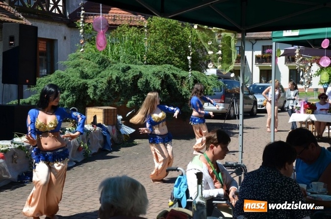 Zdjęcie w galerii na portalu naszwodzislaw.com: Mieszkańcy gorzyckiego DPS wspólnie z konsulami przywitali lato wiadomości z regionu