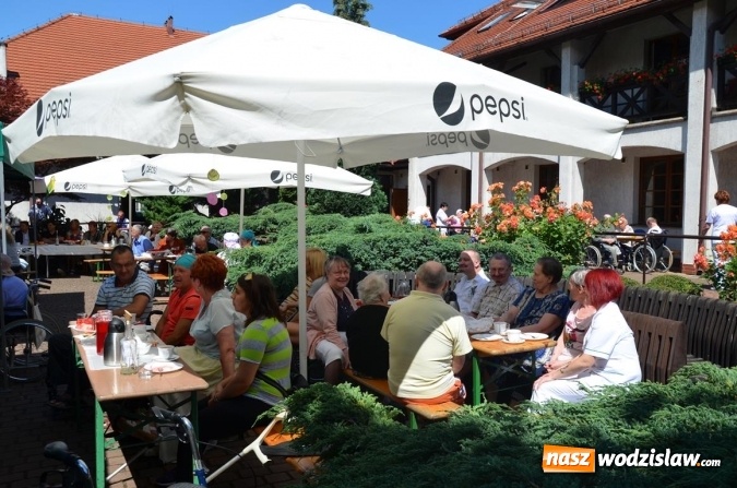 Zdjęcie w galerii na portalu naszwodzislaw.com: Mieszkańcy gorzyckiego DPS wspólnie z konsulami przywitali lato wiadomości z regionu