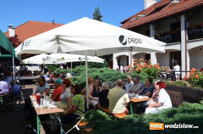 Zdjęcie w galerii na portalu naszwodzislaw.com: Mieszkańcy gorzyckiego DPS wspólnie z konsulami przywitali lato wiadomości z regionu