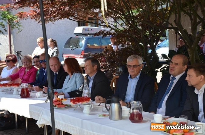 Zdjęcie w galerii na portalu naszwodzislaw.com: Mieszkańcy gorzyckiego DPS wspólnie z konsulami przywitali lato wiadomości z regionu