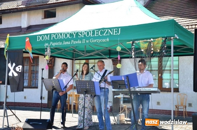 Zdjęcie w galerii na portalu naszwodzislaw.com: Mieszkańcy gorzyckiego DPS wspólnie z konsulami przywitali lato wiadomości z regionu