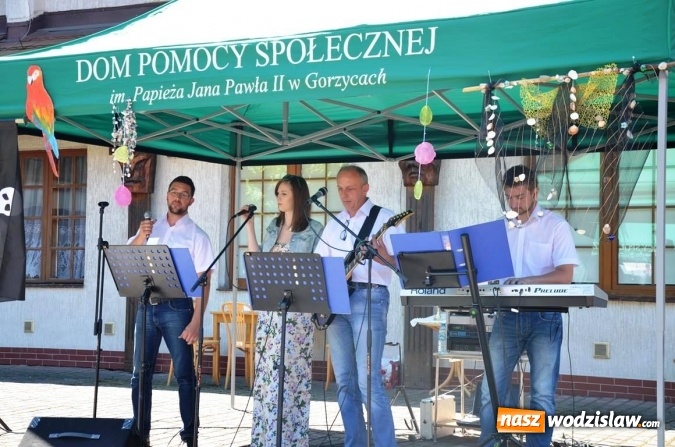 Zdjęcie w galerii na portalu naszwodzislaw.com: Mieszkańcy gorzyckiego DPS wspólnie z konsulami przywitali lato wiadomości z regionu