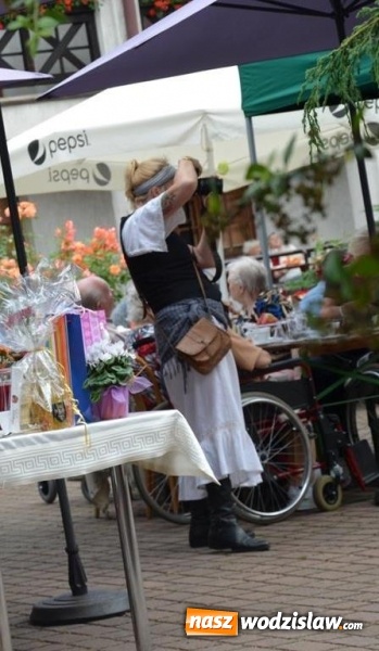 Zdjęcie w galerii na portalu naszwodzislaw.com: Mieszkańcy gorzyckiego DPS wspólnie z konsulami przywitali lato wiadomości z regionu